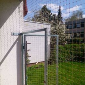 DRZWI OCYNKOWANE Z SIATKĄ