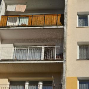 SIATKA DLA KOTA NA BALKON I OKNA - MONTAŻ RUMIA
