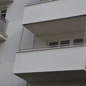 MONTAŻ SIATKI BALKONOWEJ BEZ WIERCENIA OTWORÓW W SUFICIE - GDYNIA