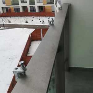 1. ZASTOSOWANIE UCHWYTOW BEZINWAZYJNYCH NA BARIERCE
