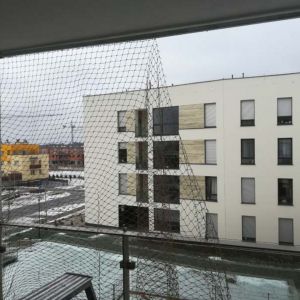 4. DOPINANIE SIATKI DLA KOTA DO BEZINWAZYJNEGO STELAZU Z PROFILI I LINEK STALOWYCH