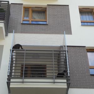 MONTAŻ SIATKI NA BALKON BEZ WIERCENIA