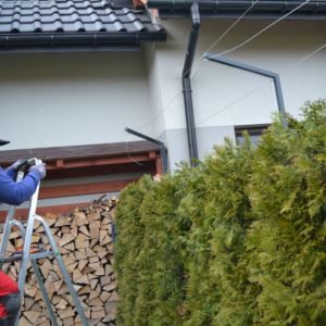 instalacja stalowych linek siatka dla kota.JPG