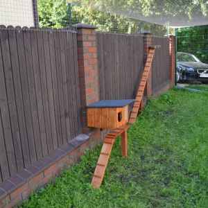 DREWNIANY DOMEK DLA KOTA