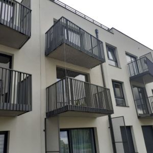 MONTAŻ SIATKI BEZ WIERCENIA W ELEWACJI - POZNAŃ