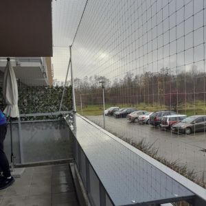 PÓŁKA PRZY BALUSTRADZIE