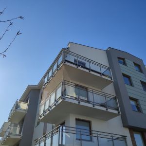 OSIATKOWANIE BALKONU DLA KOTA - GDYNIA