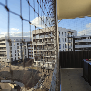 MONTAŻ BEZ WIERCENIA SIATKI NA BALKON - ŁÓDŹ