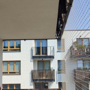 MONTAŻ SIATKI NA BALKONIE BEZ WIERCENIA W ELEWACJI - WARSZAWA