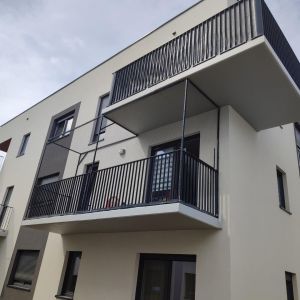 MONTAŻ BEZINWAZYJNY W PRZYPADKU BALKONU Z NIEPEŁNYM ZADASZENIEM - WROCŁAW