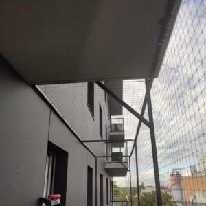 MONTAŻ BEZINWAZYJNY ZE STWORZENIEM ZADASZENIA Z SIATKI NA BALKON - WROCŁAW