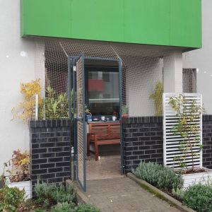 TARASY MONTAŻ SIATKI DLA KOTÓW Z INSTALACJĄ FURTKI