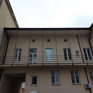 ZABEZPIECZENIE TARASU PRZED GOŁĘBIAMI ZA POMOCĄ SIATKI - WARSZAWA