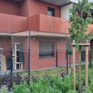 ZABEZPIECZENIE OGRÓDKA PRZYBLOKOWEGO DLA KOTÓW 