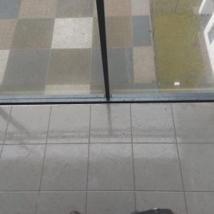 BEZINWAZYJNE ZABEZPIECZENIE DOLNYCH PRZESTRZENI BALKONU ZA POMOCĄ PROFILI MALOWANYCH PROSZKOWO