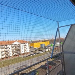 ZABEZPIECZENIE BALKONU ZE STWORZENIEM BRAKUJĄCEGO ZADASZENIA Z SIATKI  - GORZÓW WLKP