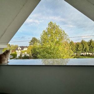 SIATKA BALKONOWA DLA KOTÓW - MONTAŻ INWAZYJNY