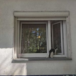 ZABEZPIECZENIE OKNA SIATKĄ POLIETYLENOWĄ - WROCŁAW