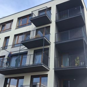 OSIATKOWANIE BALKONÓW METODĄ BEZINWAZYJNĄ  - POZNAŃ